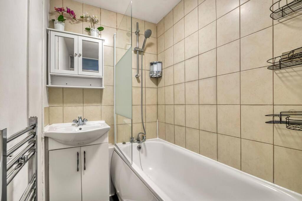 Peaceful 2-Bed South Bank Apartment London Exterior photo